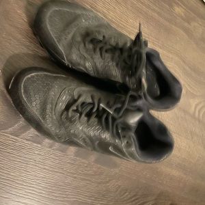 Limited edition nike airmax, in black leather.